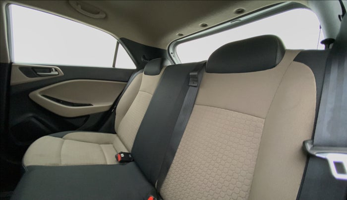 2017 Hyundai Elite i20 ASTA 1.2, Petrol, Manual, 30,311 km, Right Side Rear Door Cabin