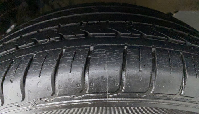 2017 Hyundai Elite i20 ASTA 1.2, Petrol, Manual, 30,311 km, Left Rear Tyre Tread