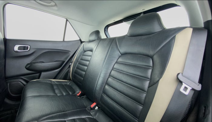 2019 Hyundai VENUE 1.4 CRDI S MT, Diesel, Manual, 29,790 km, Right Side Rear Door Cabin