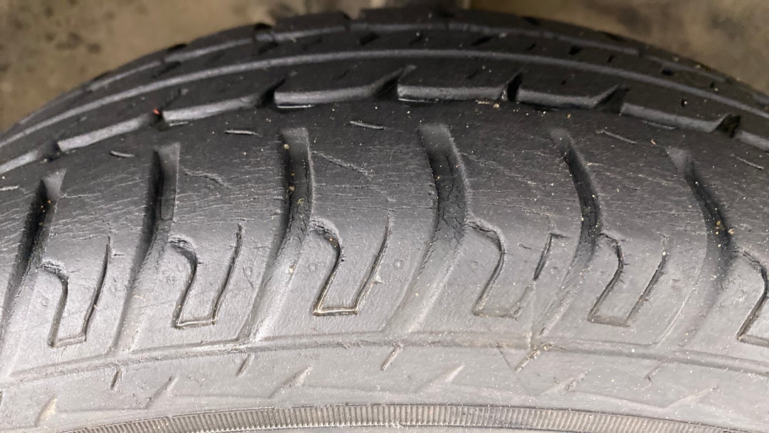 Right Front Tyre Tread