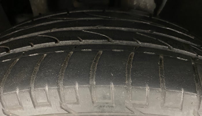 2018 Mahindra MARAZZO M8 7 STR, Diesel, Manual, 26,765 km, Left Front Tyre Tread
