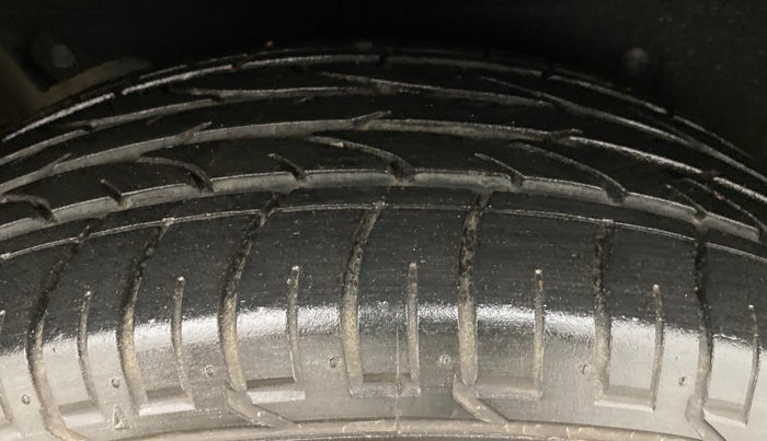 2018 Mahindra MARAZZO M8 7 STR, Diesel, Manual, 26,765 km, Right Rear Tyre Tread