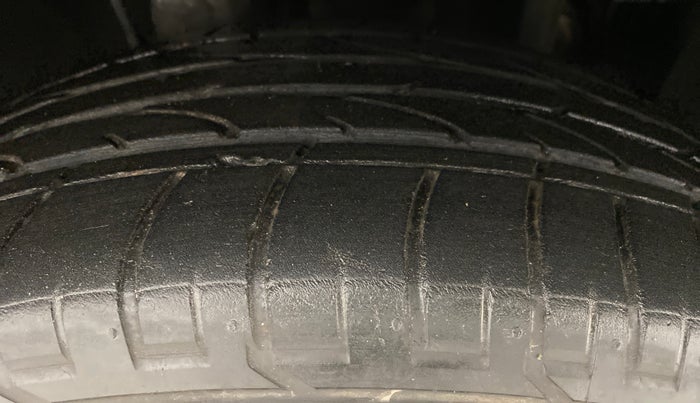 2018 Mahindra MARAZZO M8 7 STR, Diesel, Manual, 26,765 km, Right Front Tyre Tread