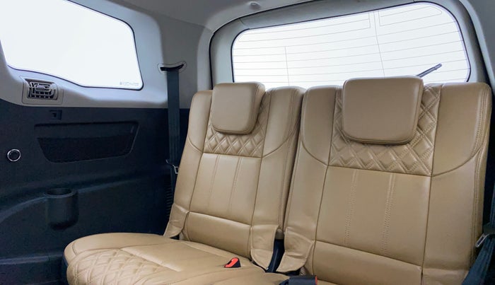 2020 Mahindra XUV500 W11(O), Diesel, Manual, 60,599 km, Third Seat Row ( optional )