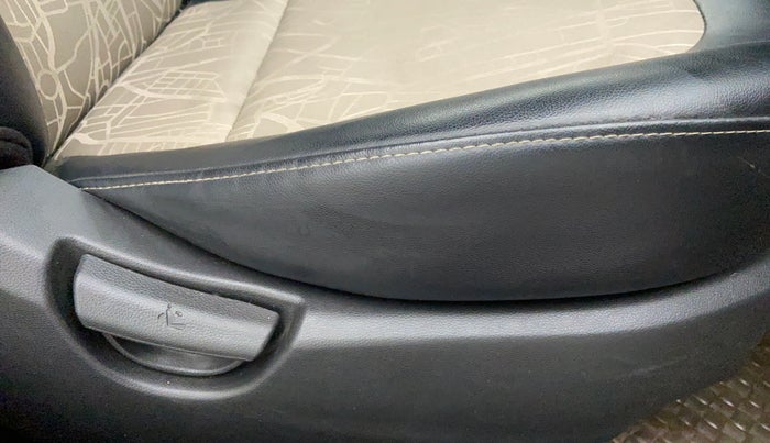 2017 Hyundai Grand i10 MAGNA 1.2 KAPPA VTVT, Petrol, Manual, 17,996 km, Driver Side Adjustment Panel