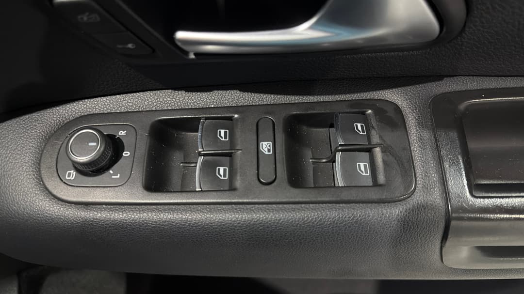 2021 Volkswagen Amarok Tdi580 W580s 4motion, Automatic, 44399 km, Drivers Side Door Panel Controls