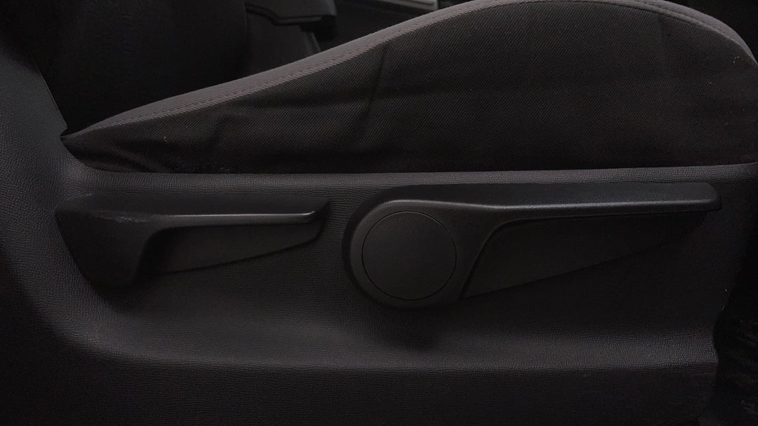 2019 Holden Colorado Ls (4x4), Automatic, 135954 km, Drivers Side Adjustment Panel