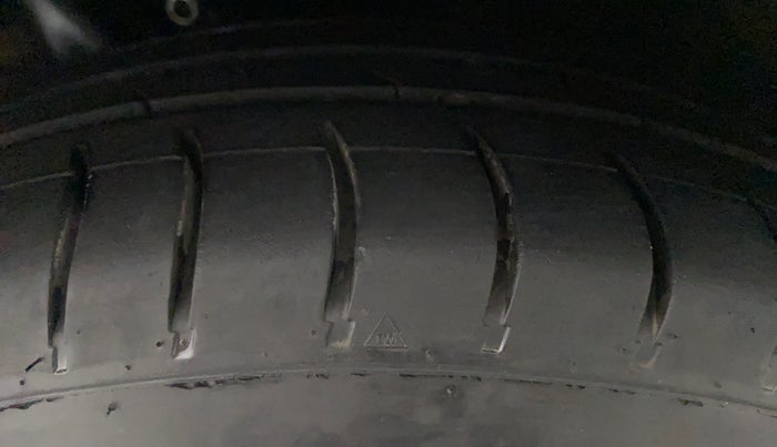 2014 Skoda Rapid 1.6 TDI MT AMBITION PLUS, Diesel, Manual, 78,528 km, Left Front Tyre Tread