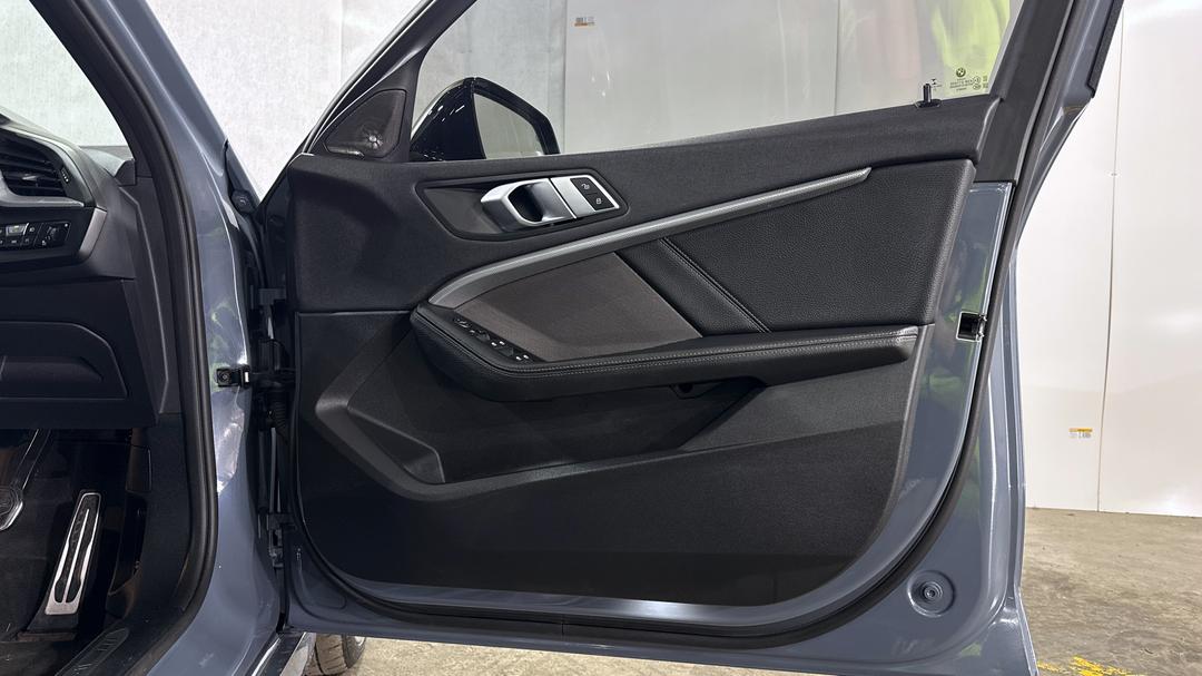 2022 BMW 1 M135i xDrive, Automatic, 48343 km, Speaker View