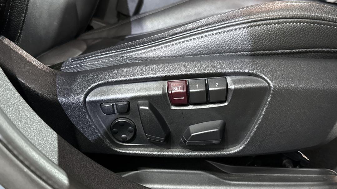 2022 BMW 1 M135i xDrive, Automatic, 48343 km, Drivers Side Adjustment Panel