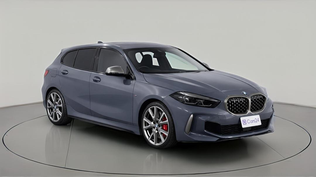 2022 BMW 1 M135i xDrive, Automatic, 48343 km, Right Front Diagonal (45- Degree) View