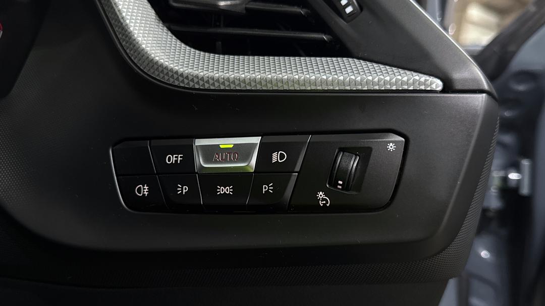2022 BMW 1 M135i xDrive, Automatic, 48343 km, Utility Switches/Buttons