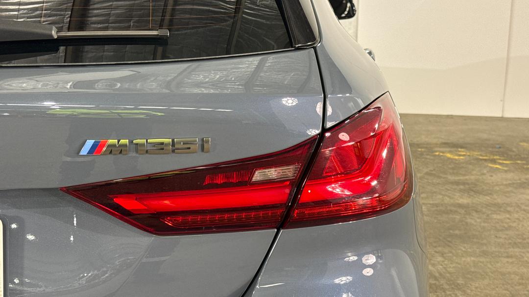 2022 BMW 1 M135i xDrive, Automatic, 48343 km, Badge (Boot Right Side)
