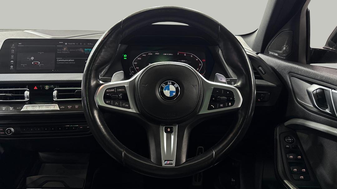 2022 BMW 1 M135i xDrive, Automatic, 48343 km, Steering Wheel Close-up