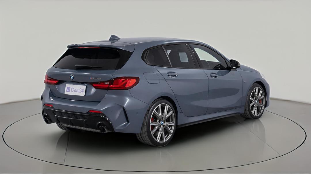2022 BMW 1 M135i xDrive, Automatic, 48343 km, Right Back Diagonal (45- Degree) View