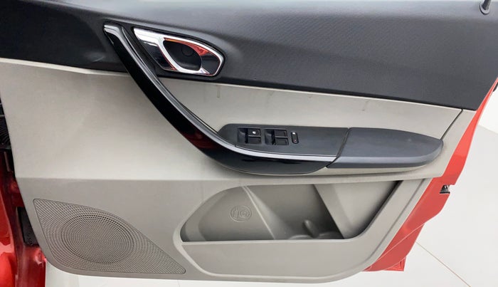 2018 Tata Tiago XZA 1.2 REVOTRON, Petrol, Automatic, 49,172 km, Driver Side Door Panels Control