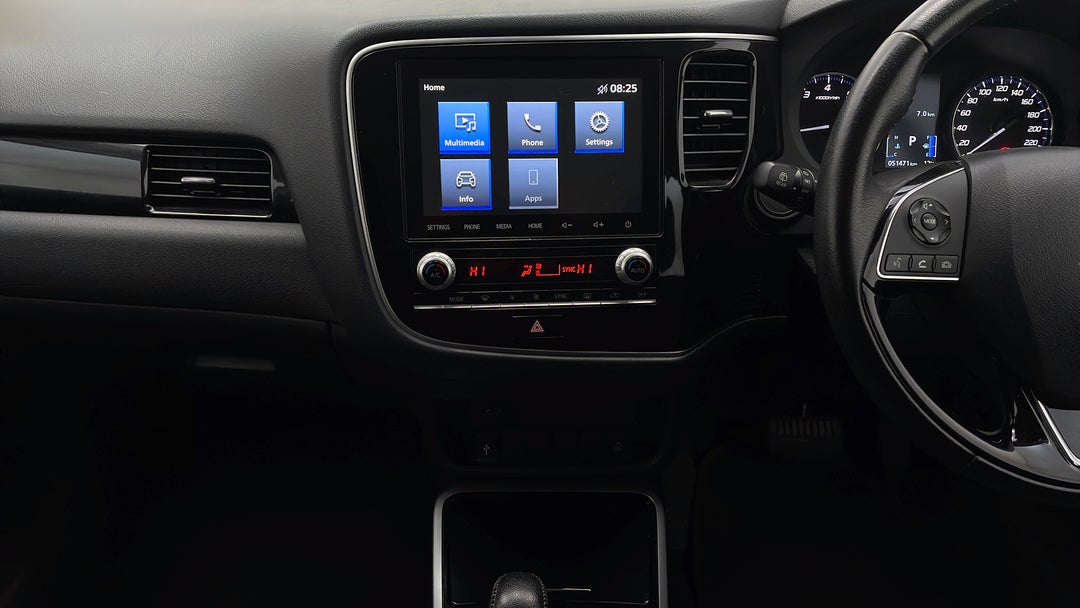 2019 Mitsubishi Outlander Es 7 Seat (awd), Automatic, 51471 km, Center Console