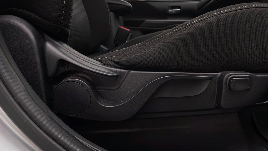 2019 Mitsubishi Outlander Es 7 Seat (awd), Automatic, 51471 km, Drivers Side Adjustment Panel