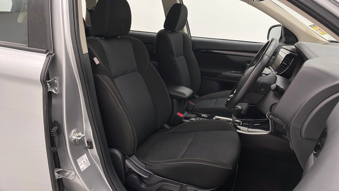 2019 Mitsubishi Outlander Es 7 Seat (awd), Automatic, 51471 km, Right Side Front Door Cabin View