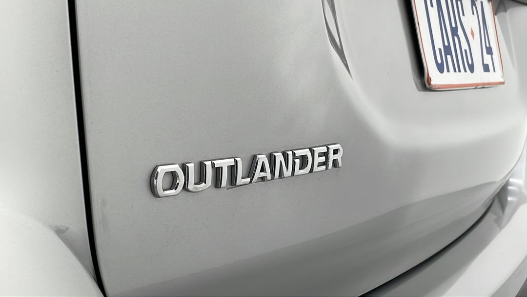 2019 Mitsubishi Outlander Es 7 Seat (awd), Automatic, 51471 km, Badge (Boot Left Side)