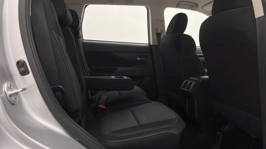 2019 Mitsubishi Outlander Es 7 Seat (awd), Automatic, 51471 km, Right Side Rear Door Cabin View