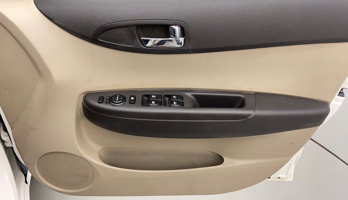 2012 Hyundai i20 MAGNA O 1.2, Petrol, Manual, 47,774 km, Driver Side Door Panels Control