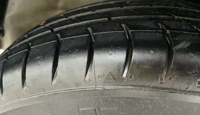 2015 Maruti Alto 800 VXI, Petrol, Manual, 51,455 km, Left Front Tyre Tread