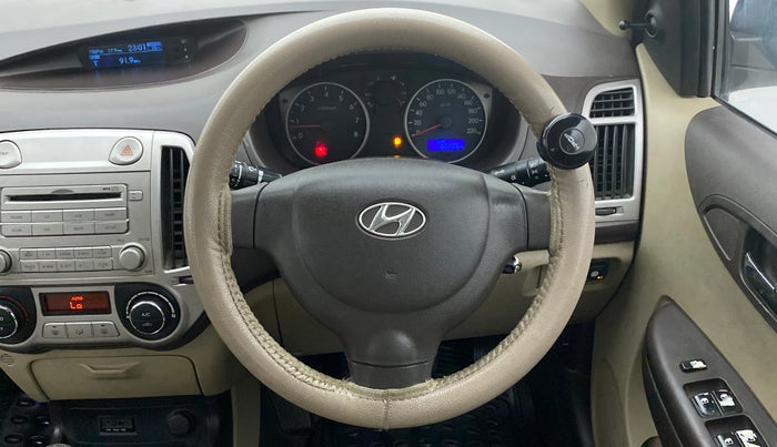 2011 Hyundai i20 MAGNA O 1.2, CNG, Manual, 86,504 km, Steering Wheel Close Up