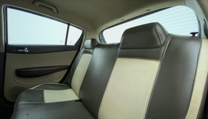 2011 Hyundai i20 MAGNA O 1.2, CNG, Manual, 86,504 km, Right Side Rear Door Cabin