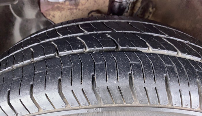 2015 Hyundai Elite i20 SPORTZ 1.4, Diesel, Manual, 94,013 km, Left Front Tyre Tread
