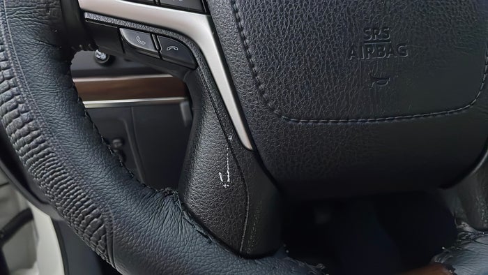 TOYOTA LAND CRUISER-Steering Wheel Trim Scratch