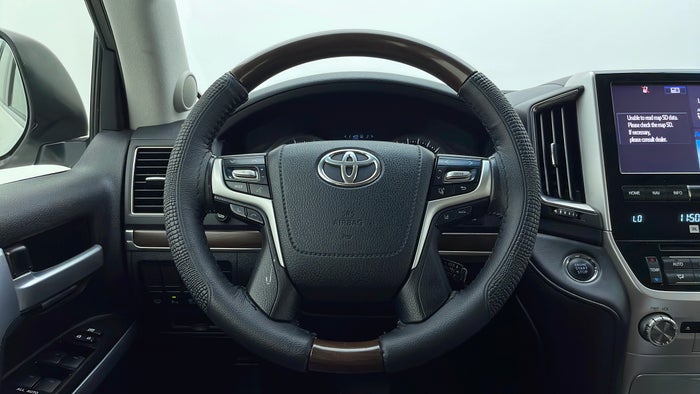 TOYOTA LAND CRUISER-Steering Wheel Close-up