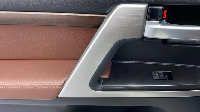 TOYOTA LAND CRUISER-Door Interior LHS rear Scratch