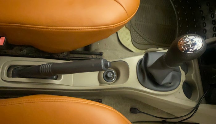 2013 Nissan Terrano XL (D), Diesel, Manual, 83,856 km, Gear Lever