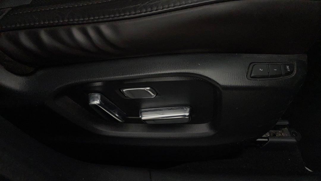 2020 Mazda CX-5 Akera (4x4), Automatic, 125404 km, Drivers Side Adjustment Panel