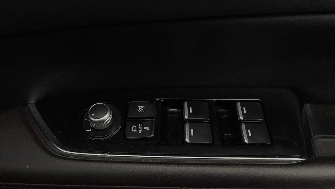 2020 Mazda CX-5 Akera (4x4), Automatic, 125404 km, Drivers Side Door Panel Controls