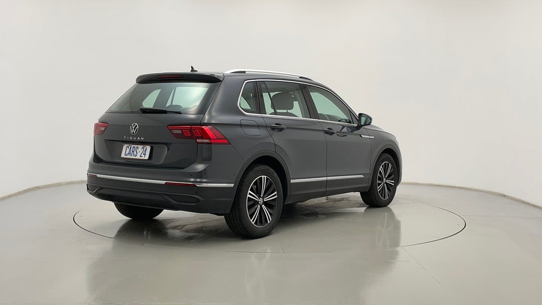 Right Back Diagonal (45- Degree) View