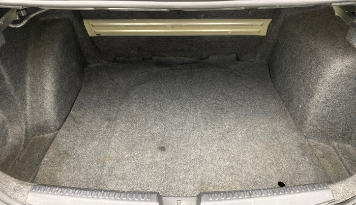 2013 Volkswagen Vento HIGHLINE DIESEL 1.6, Diesel, Manual, 89,181 km, Boot Inside