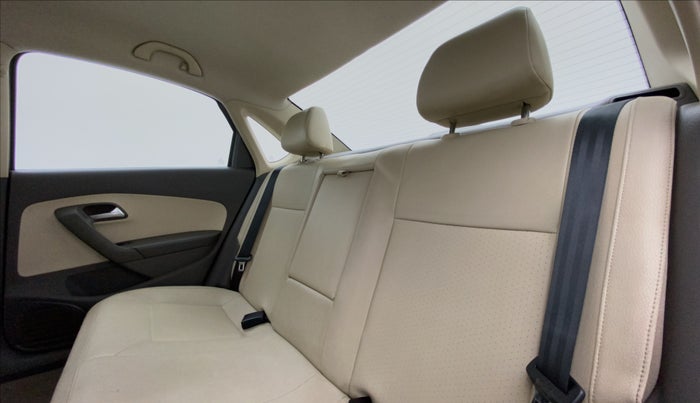 2013 Volkswagen Vento HIGHLINE DIESEL 1.6, Diesel, Manual, 89,181 km, Right Side Rear Door Cabin
