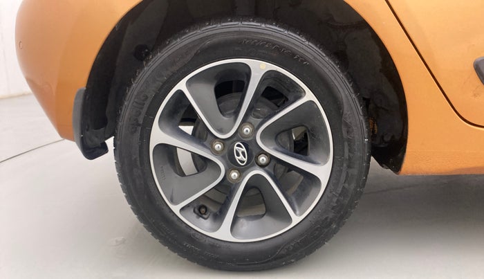 2017 Hyundai Grand i10 SPORTZ (O) AT 1.2 KAPPA VTVT, Petrol, Automatic, 23,270 km, Right Rear Wheel
