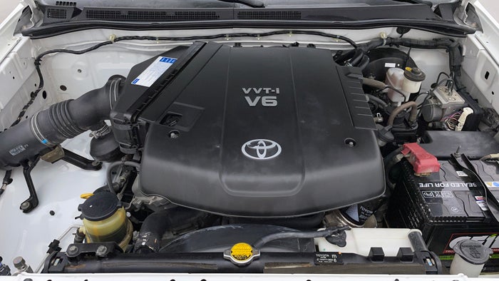 Toyota Fortuner-Engine Bonet View