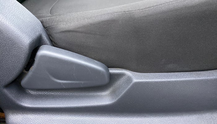 2016 Renault Kwid RXT, Petrol, Manual, 84,430 km, Driver Side Adjustment Panel