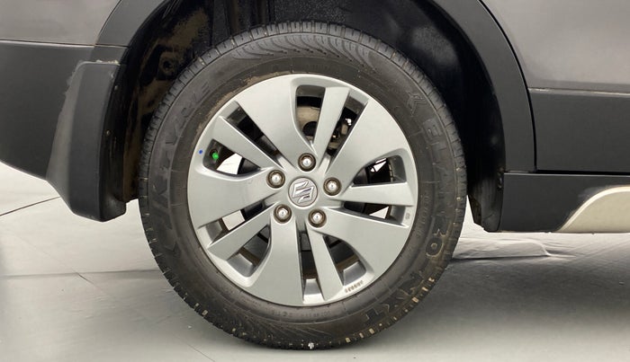 2016 Maruti S Cross ZETA 1.3, Diesel, Manual, 49,617 km, Right Rear Wheel