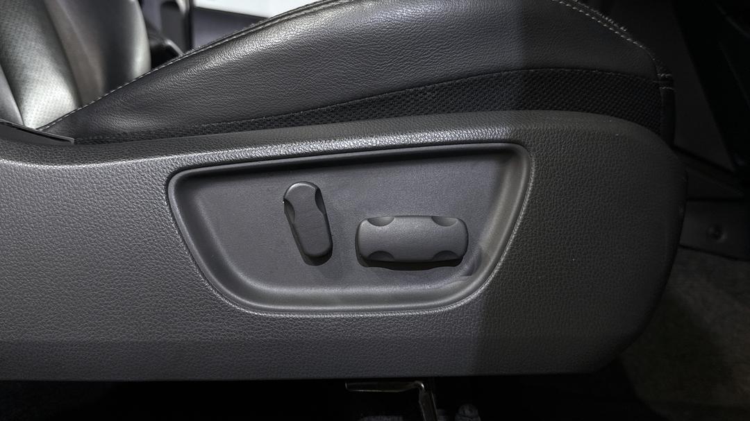 2022 Mitsubishi Triton Gsr (4x4), Automatic, 58439 km, Drivers Side Adjustment Panel