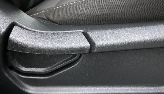 2019 Hyundai VENUE S 1.2, Petrol, Manual, 6,137 km, Driver Side Adjustment Panel