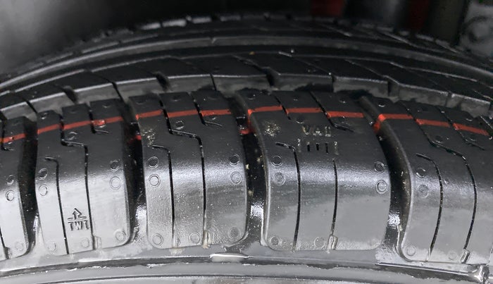 2015 Maruti Swift VXI D, Petrol, Manual, 57,451 km, Left Rear Tyre Tread