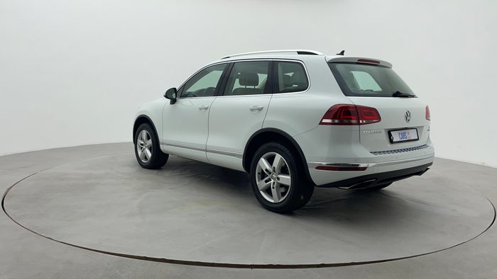 Volkswagen Touareg-Left Back Diagonal (45- Degree) View