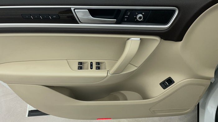 Volkswagen Touareg-Driver Side Door Panels Controls