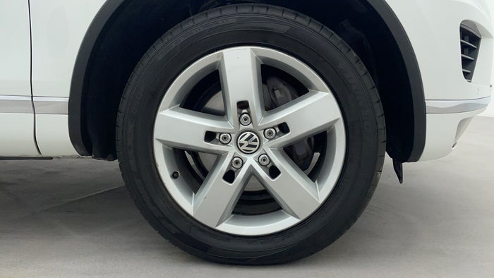Volkswagen Touareg-Right Front Tyre