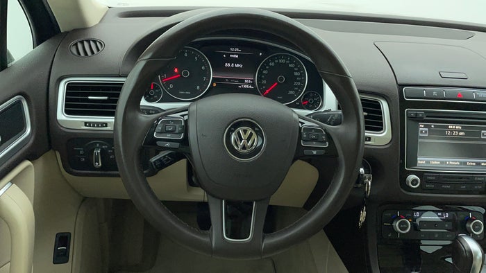 Volkswagen Touareg-Steering Wheel Close-up